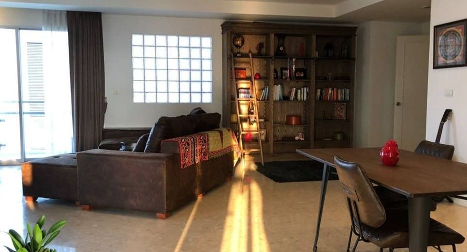 Condo en alquiler de 3 habitaciones en Khlong Toei, Bangkok