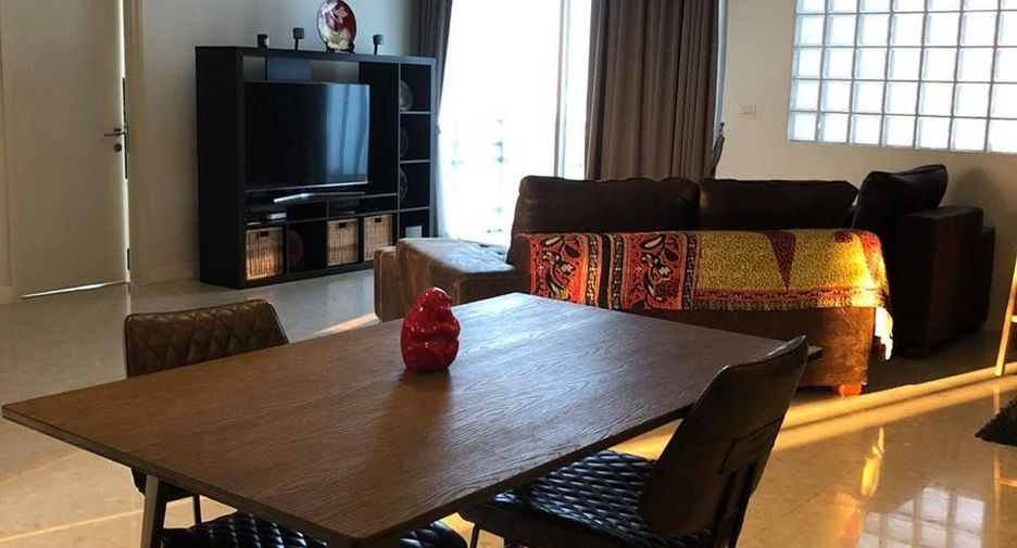 Condo en alquiler de 3 habitaciones en Khlong Toei, Bangkok