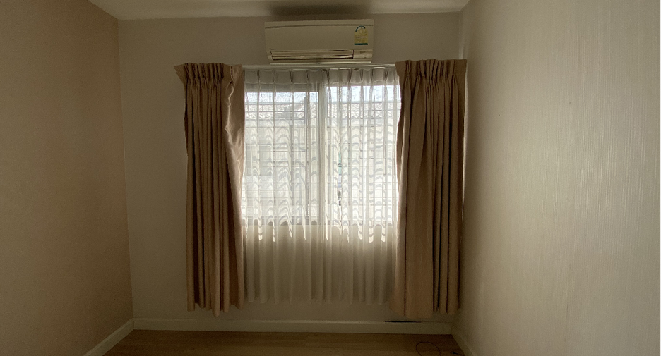 Casa adosada en venta de estudio en Bueng Kum, Bangkok
