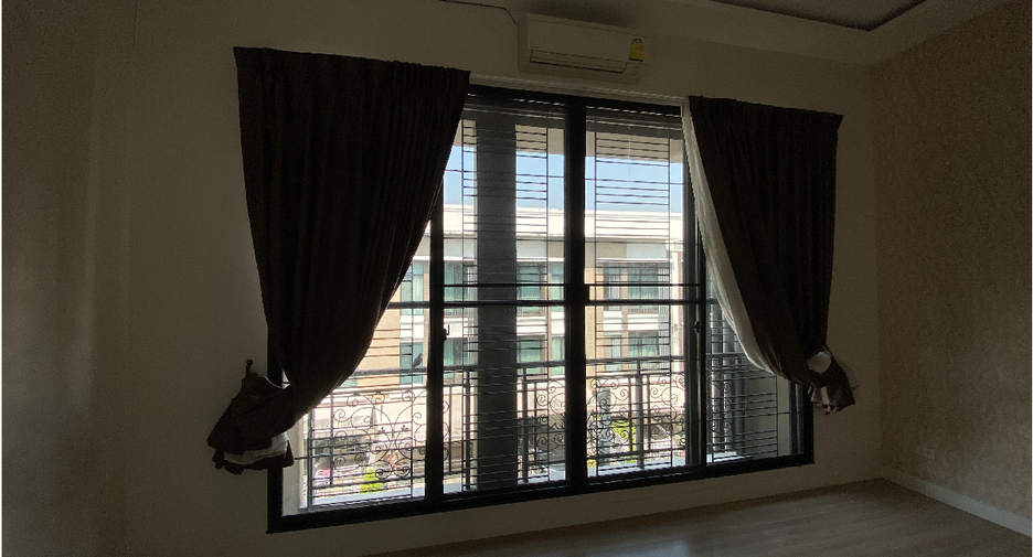 Casa adosada en venta de estudio en Bueng Kum, Bangkok