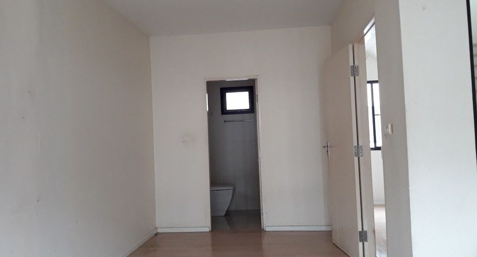 À vendre studio maison de ville à Phasi Charoen, Bangkok