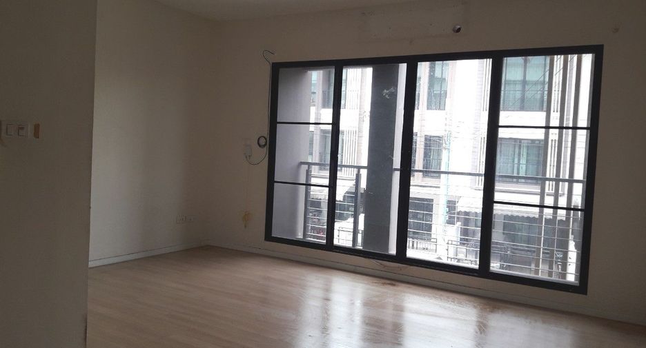 À vendre studio maison de ville à Phasi Charoen, Bangkok