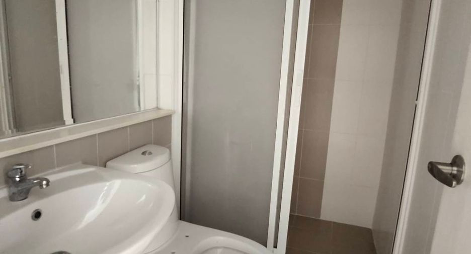 Reihenhaus zum Kauf mit Studio in Phasi Charoen, Bangkok