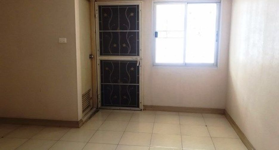 For sale studio townhouse in Bang Kapi, Bangkok