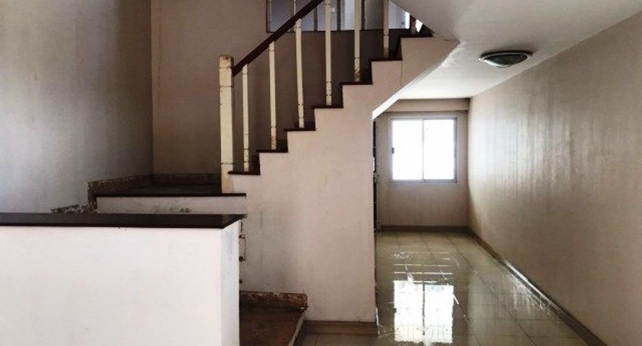 For sale studio townhouse in Bang Kapi, Bangkok
