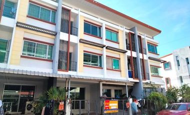 For sale studio townhouse in Lat Krabang, Bangkok