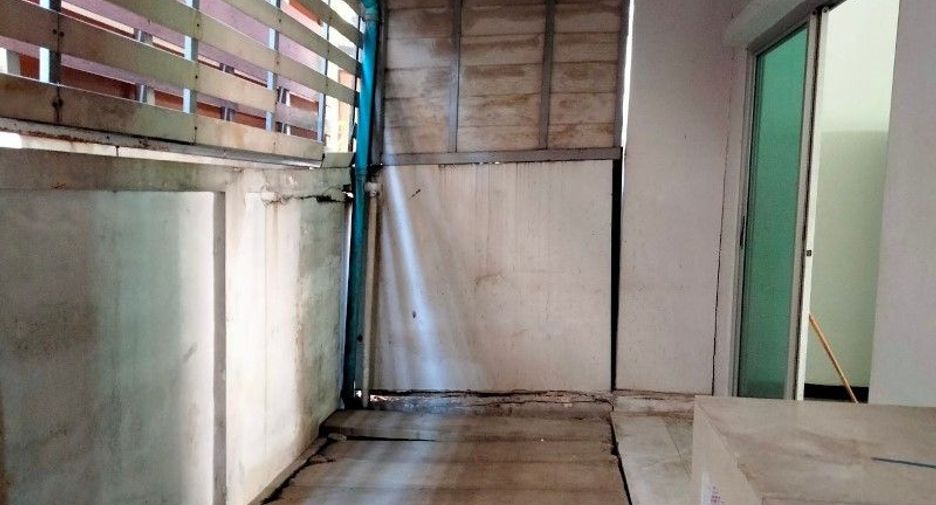 For sale studio townhouse in Lat Krabang, Bangkok