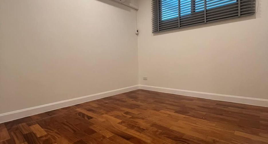 For rent 7 bedrooms house in Bang Na, Bangkok