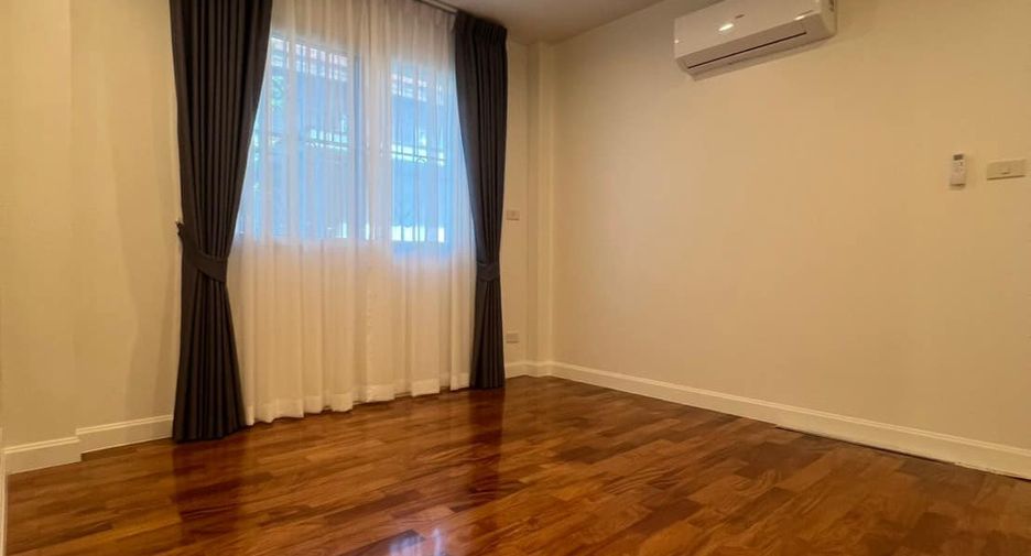 For rent 7 bedrooms house in Bang Na, Bangkok