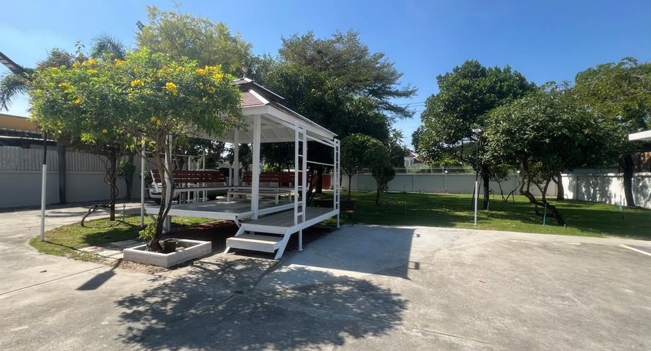 For rent 7 bedrooms house in Bang Na, Bangkok