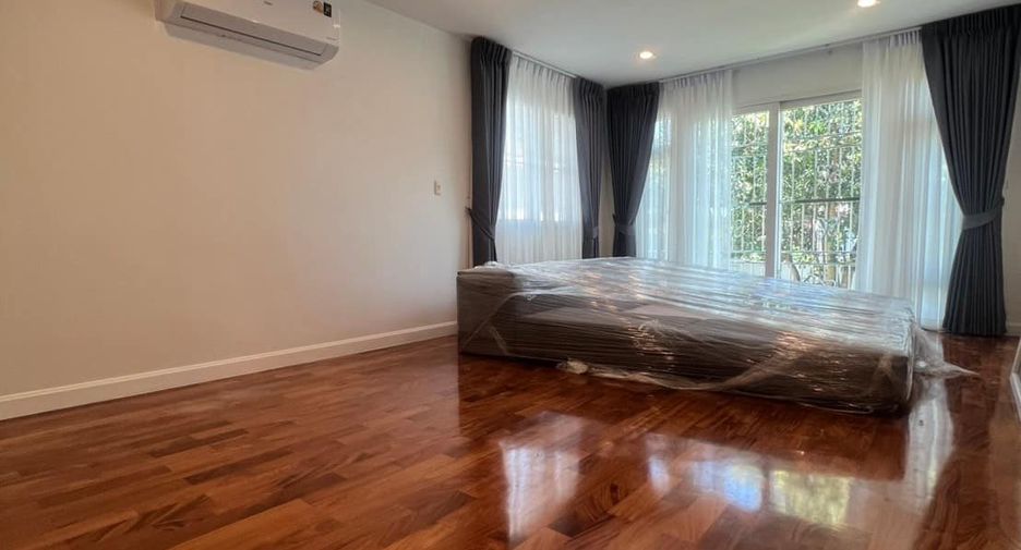 For rent 7 bedrooms house in Bang Na, Bangkok