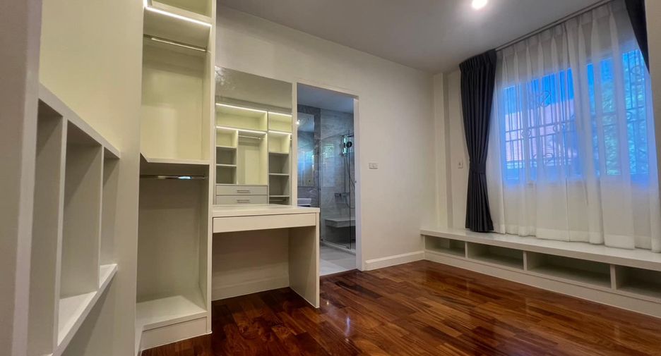 For rent 7 bedrooms house in Bang Na, Bangkok