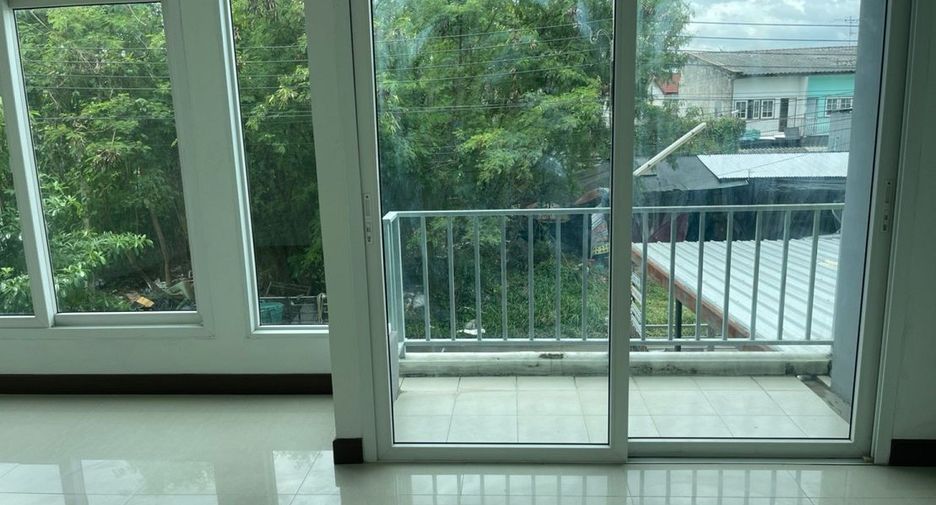 Casa adosada en venta de estudio en Khan Na Yao, Bangkok