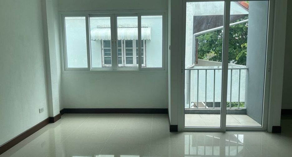 Casa adosada en venta de estudio en Khan Na Yao, Bangkok