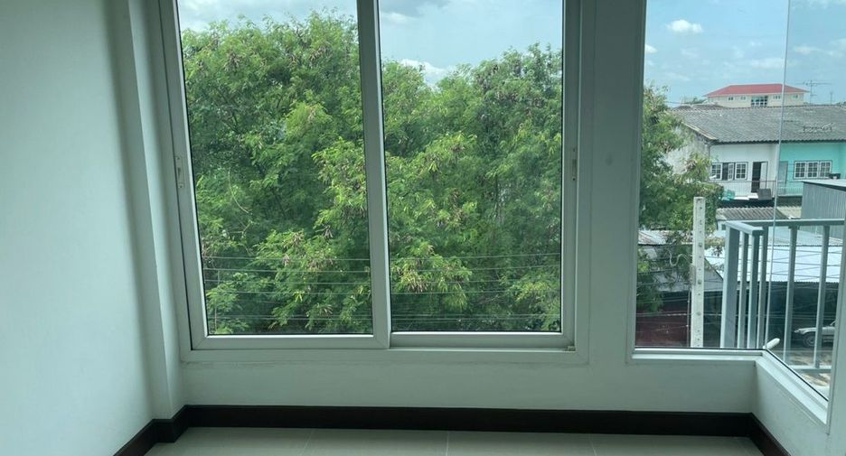 Casa adosada en venta de estudio en Khan Na Yao, Bangkok