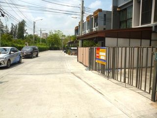 出售 公寓 联排别墅 在 Khlong Sam Wa, 曼谷