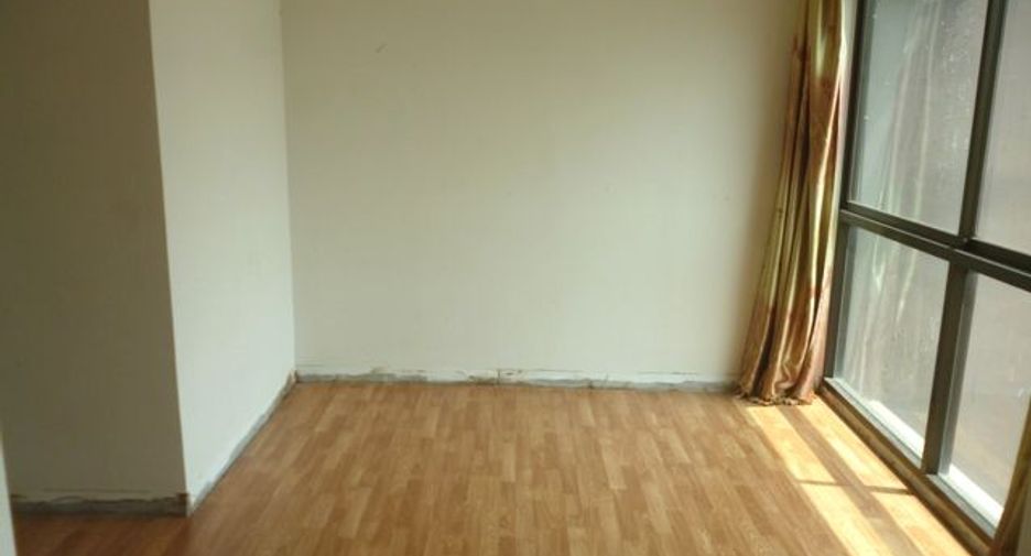 For sale studio townhouse in Khlong Sam Wa, Bangkok