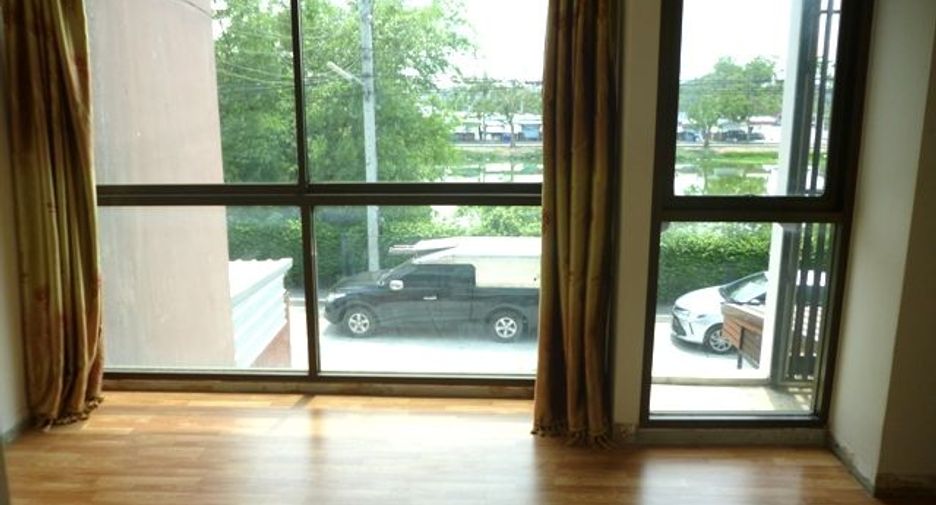 For sale studio townhouse in Khlong Sam Wa, Bangkok