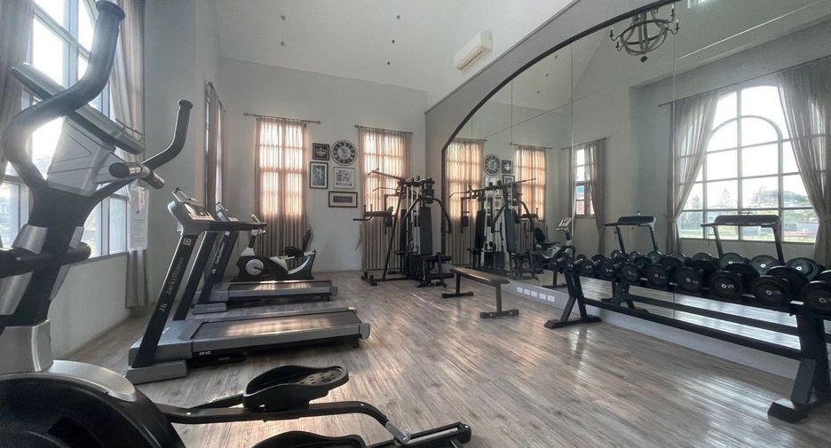 Casa adosada en venta de estudio en Lat Krabang, Bangkok