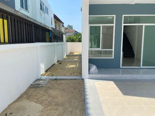 For sale studio townhouse in Bang Khae, Bangkok