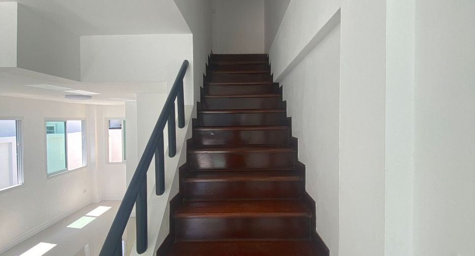 Casa adosada en venta de estudio en Bang Khae, Bangkok