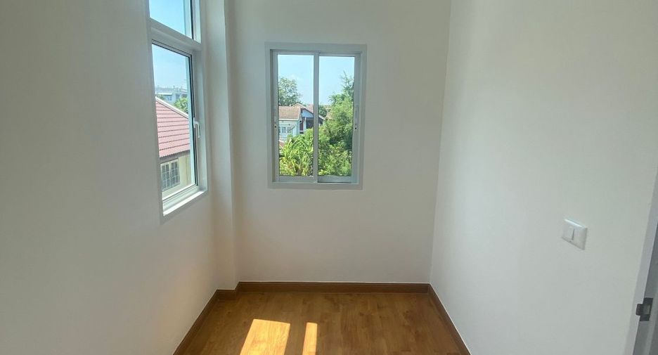 Casa adosada en venta de estudio en Bang Khae, Bangkok