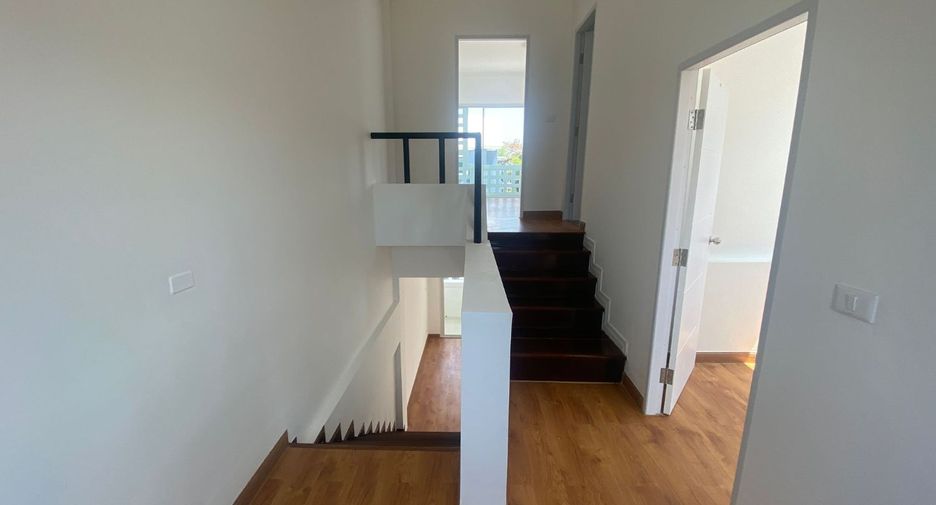 Casa adosada en venta de estudio en Bang Khae, Bangkok