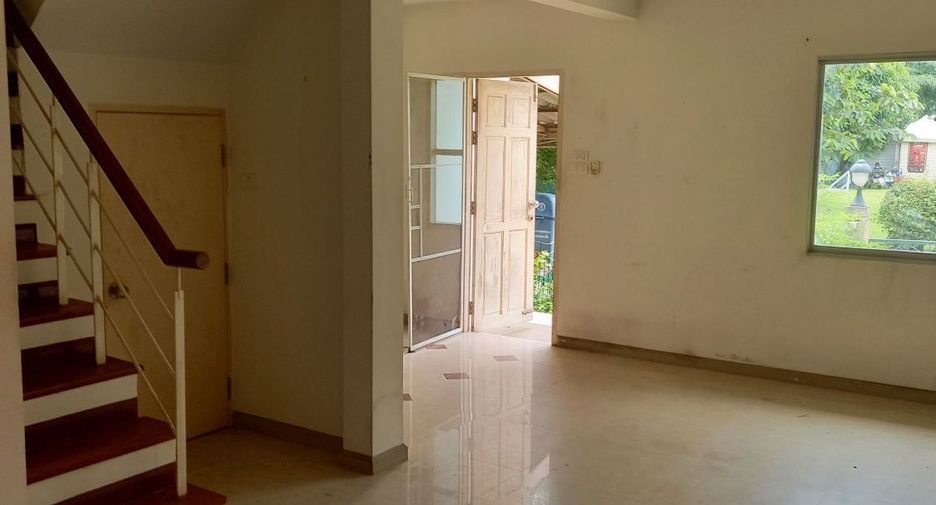 Casa adosada en venta de estudio en Bang Khen, Bangkok