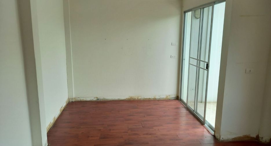 Casa adosada en venta de estudio en Bang Khen, Bangkok