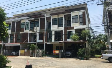 For sale studio townhouse in Bang Khae, Bangkok
