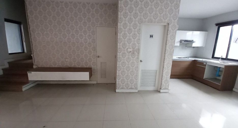 For sale studio townhouse in Bang Khae, Bangkok