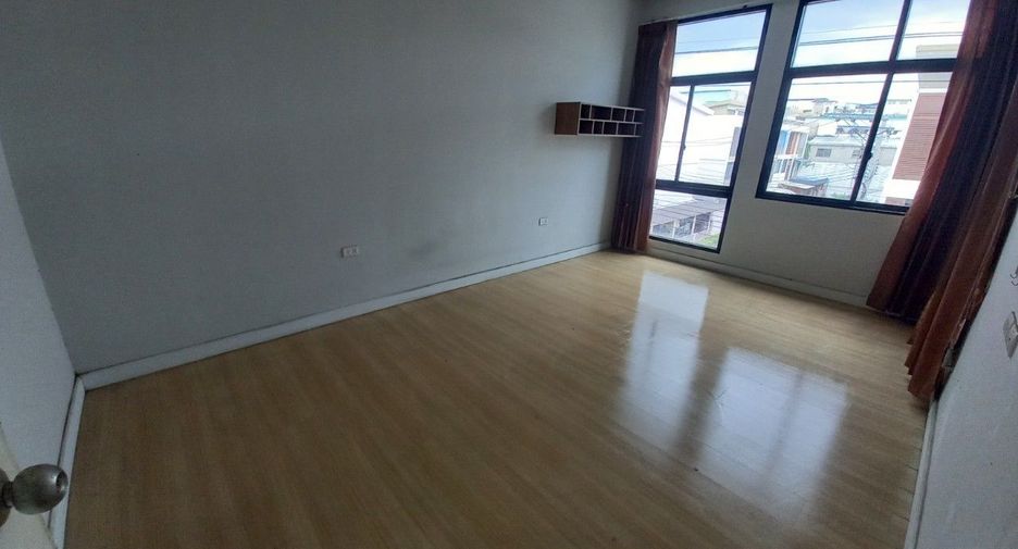 For sale studio townhouse in Bang Khae, Bangkok