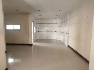 À vendre studio maison de ville à Bang Khun Thian, Bangkok