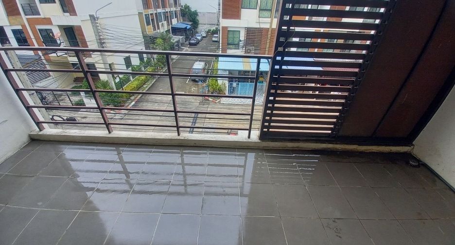 For sale studio townhouse in Bang Khae, Bangkok