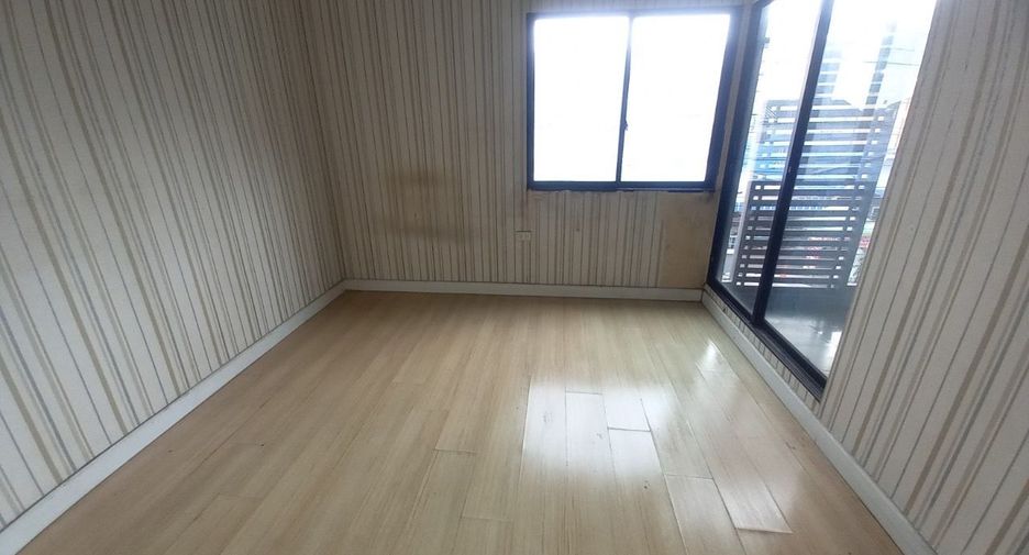 For sale studio townhouse in Bang Khae, Bangkok