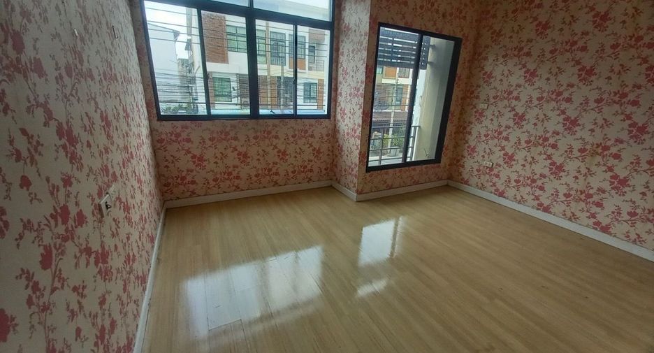 For sale studio townhouse in Bang Khae, Bangkok