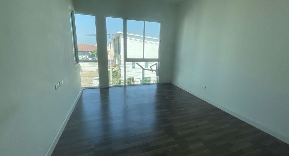 For sale studio townhouse in Min Buri, Bangkok