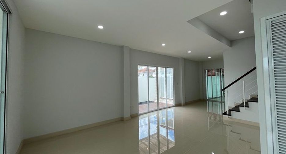 出售 公寓 联排别墅 在 Khlong Sam Wa, 曼谷
