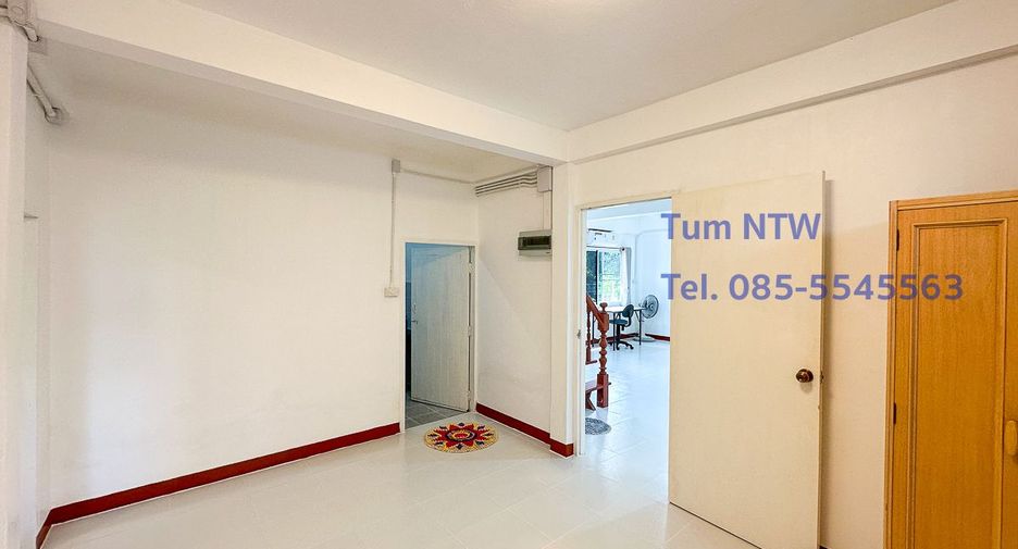 For rent 3 bedrooms house in Saraphi, Chiang Mai