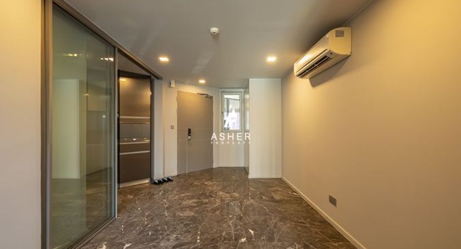 For sale 3 bedrooms condo in Watthana, Bangkok