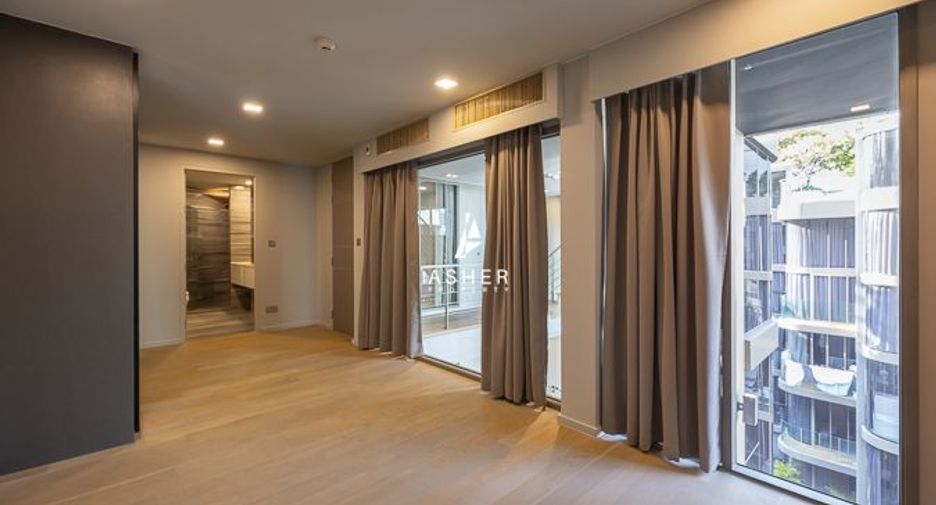 For sale 3 bedrooms condo in Watthana, Bangkok