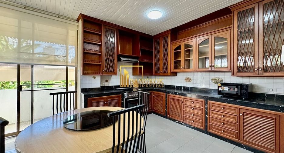 For rent 3 bedrooms townhouse in Phra Khanong, Bangkok