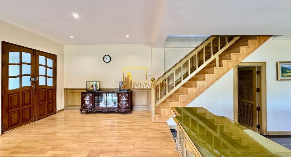 For rent 3 bedrooms townhouse in Phra Khanong, Bangkok