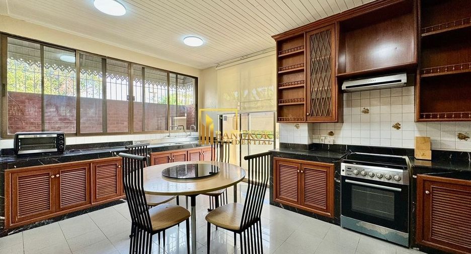 For rent 3 bedrooms townhouse in Phra Khanong, Bangkok