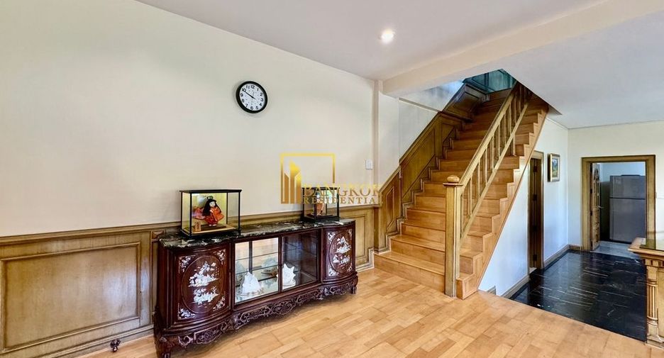 For rent 3 bedrooms townhouse in Phra Khanong, Bangkok