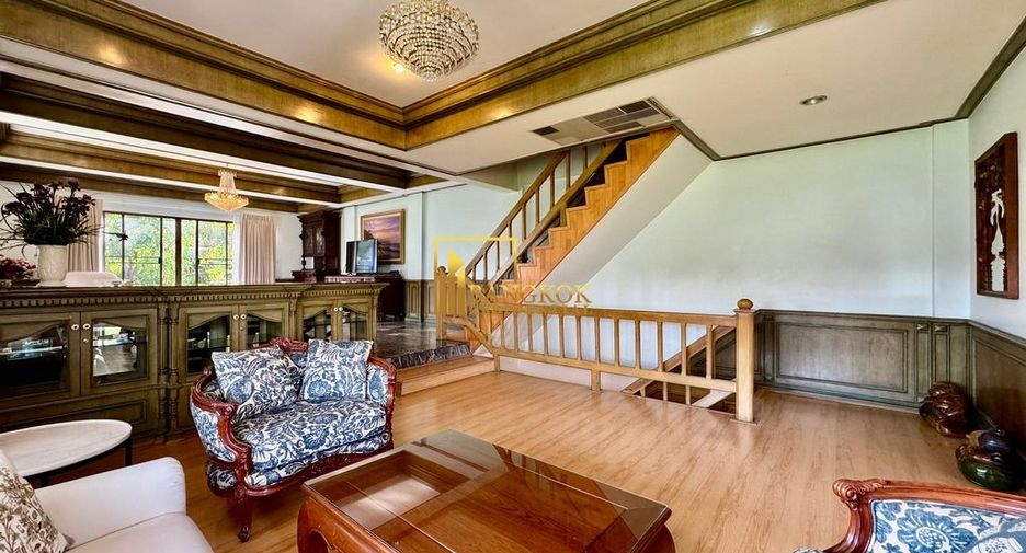 For rent 3 bedrooms townhouse in Phra Khanong, Bangkok