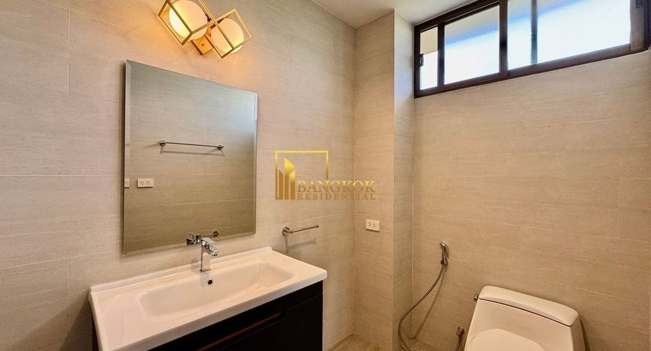 For rent 3 bedrooms townhouse in Phra Khanong, Bangkok