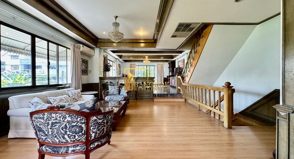 For rent 3 bedrooms townhouse in Phra Khanong, Bangkok