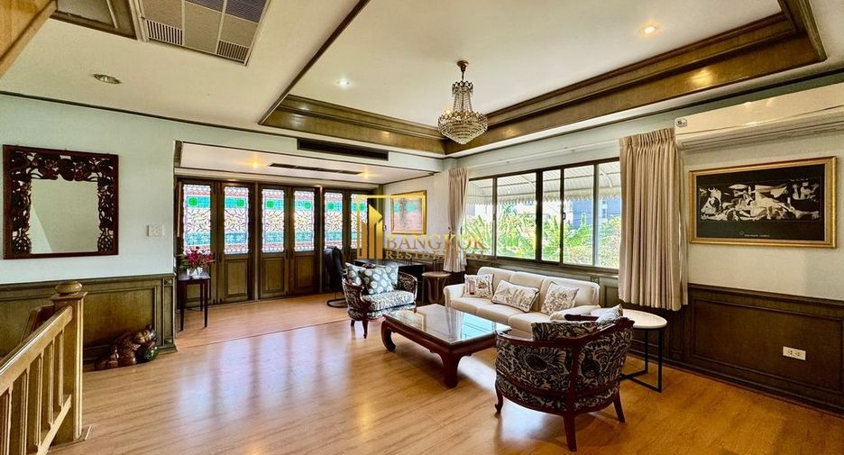 For rent 3 bedrooms townhouse in Phra Khanong, Bangkok