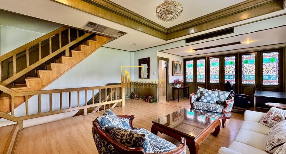 For rent 3 bedrooms townhouse in Phra Khanong, Bangkok